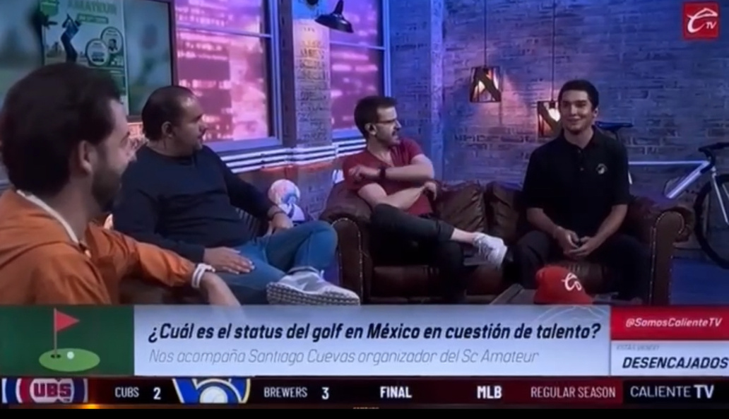 Santiago Cuevas durante una entrevista televisiva sobre golf en México